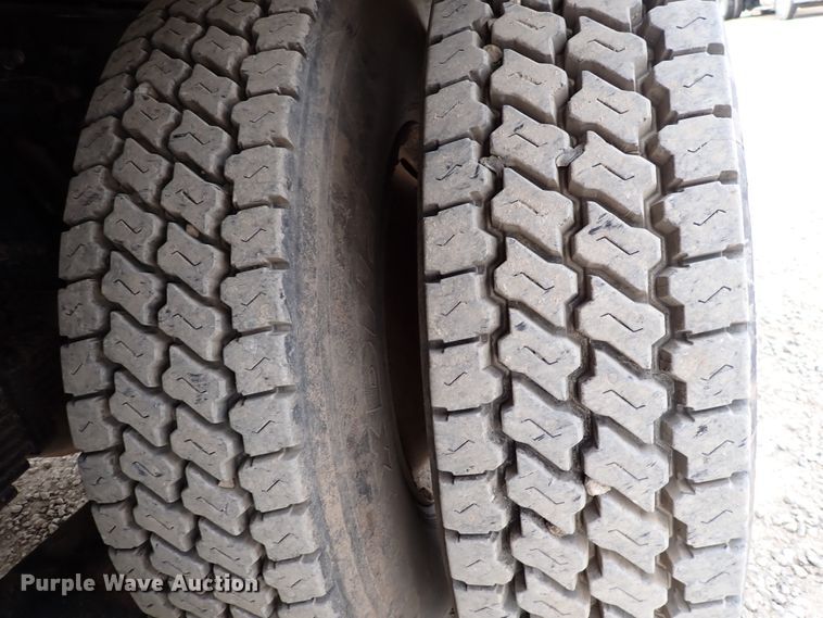 image for item DJ0085 2007 International 7600  hydrovac truck