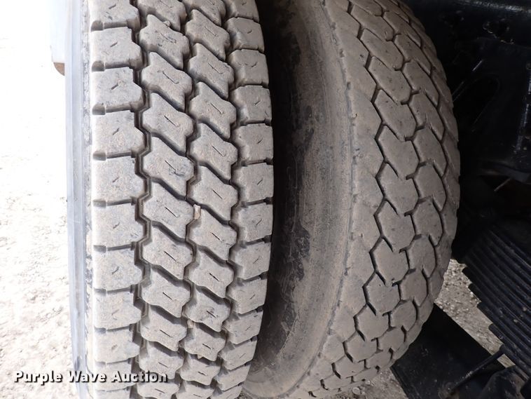 image for item DJ0085 2007 International 7600  hydrovac truck