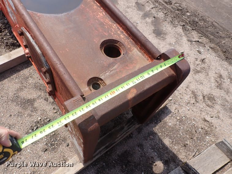 image for item DJ0165 NPK E220 hydraulic hammer