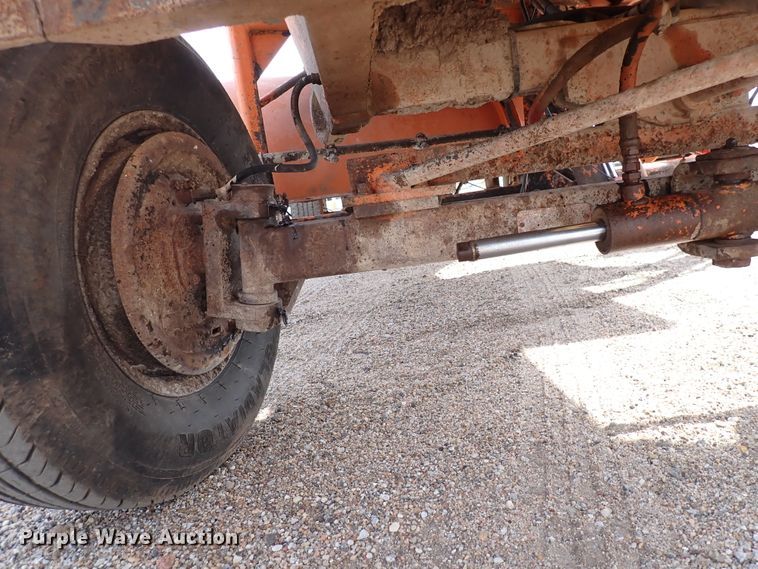 image for item DJ0187 1998 Broce RC350  broom