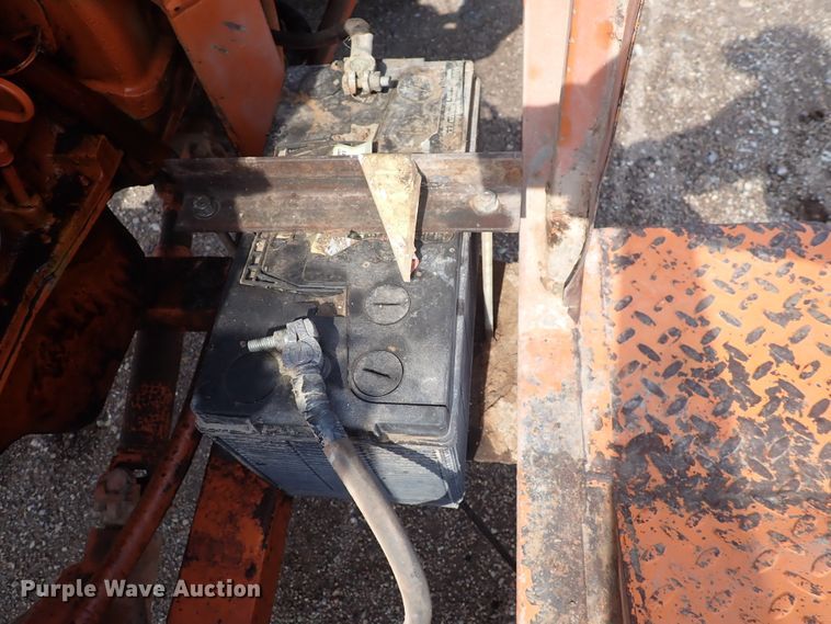 image for item DJ0187 1998 Broce RC350  broom