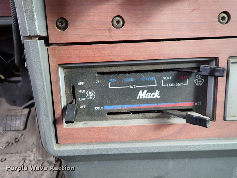 image for item DJ0226 1997 Mack CH613  dump truck