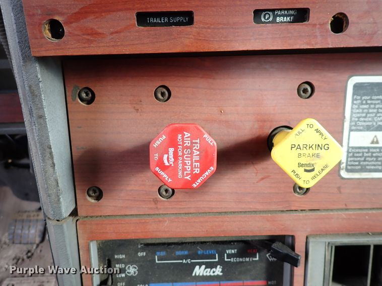 image for item DJ0226 1997 Mack CH613  dump truck