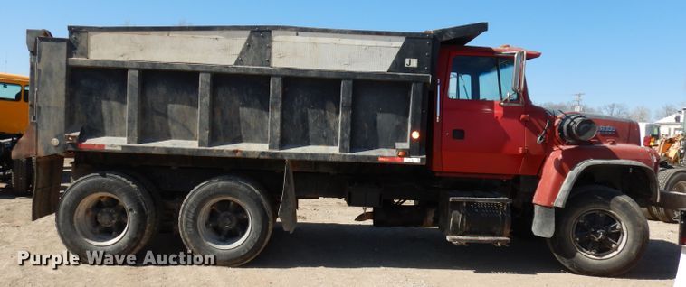 image for item DJ2886 1995 Ford L8000  dump truck
