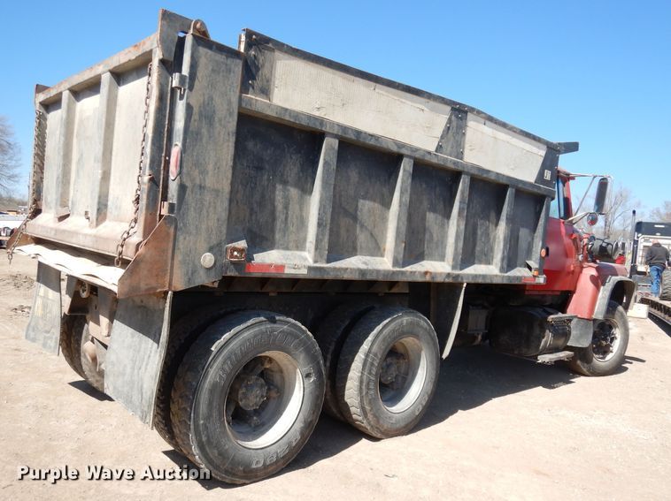 image for item DJ2886 1995 Ford L8000  dump truck