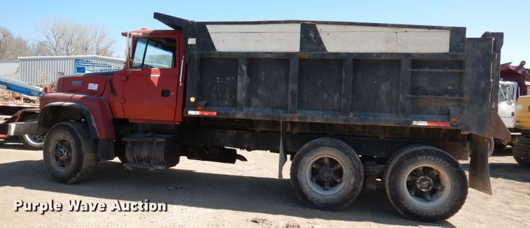 image for item DJ2886 1995 Ford L8000  dump truck