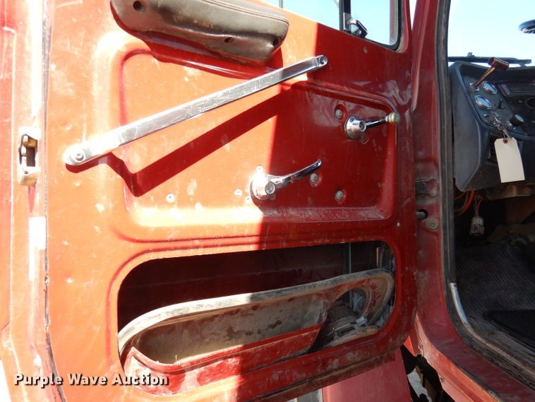 image for item DJ2886 1995 Ford L8000  dump truck