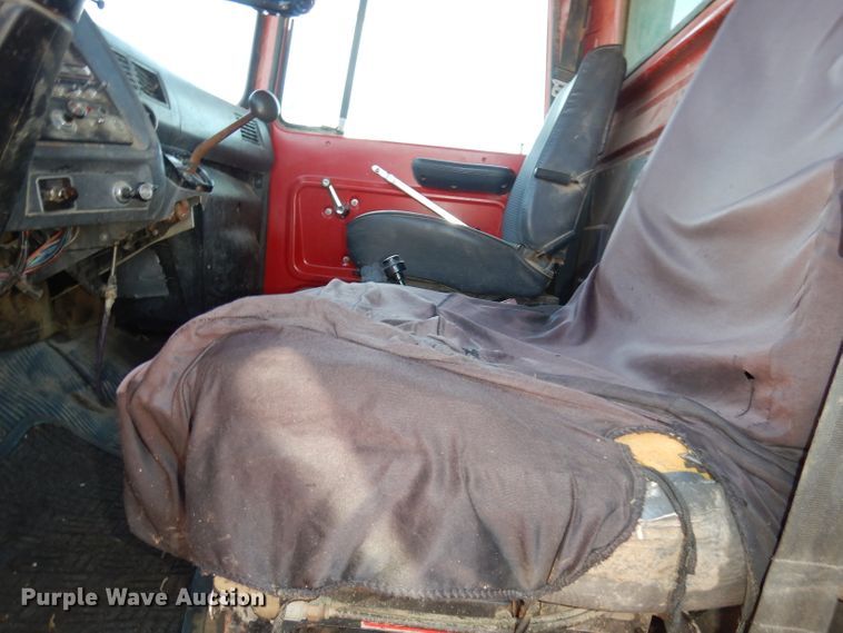 image for item DJ2886 1995 Ford L8000  dump truck