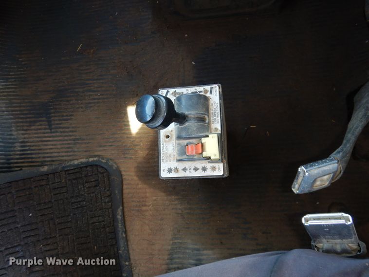 image for item DJ2886 1995 Ford L8000  dump truck