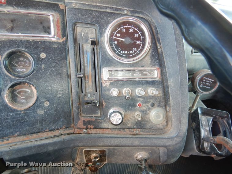 image for item DJ2886 1995 Ford L8000  dump truck