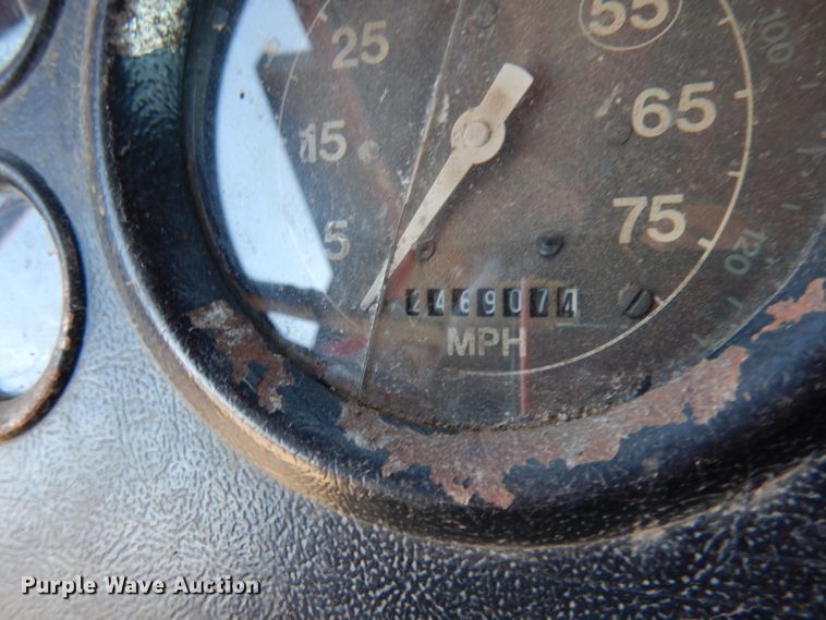 image for item DJ2886 1995 Ford L8000  dump truck