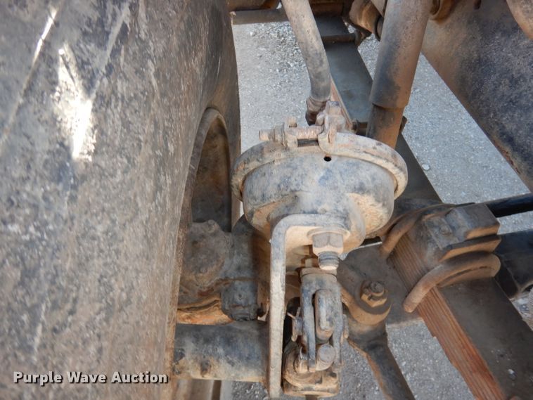 image for item DJ2886 1995 Ford L8000  dump truck