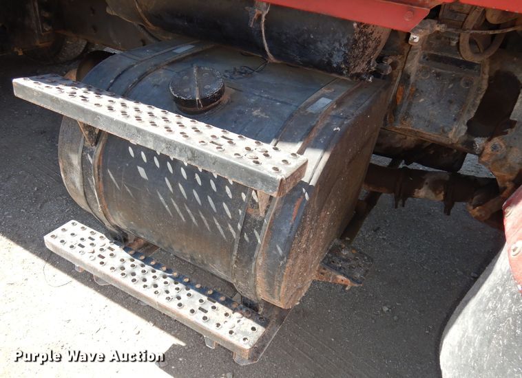 image for item DJ2886 1995 Ford L8000  dump truck