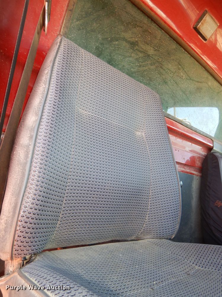 image for item DJ2886 1995 Ford L8000  dump truck