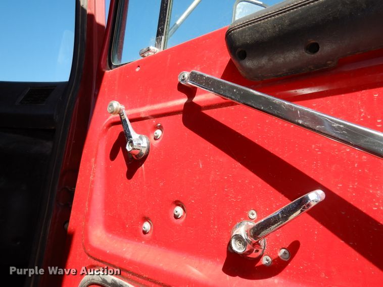 image for item DJ2886 1995 Ford L8000  dump truck