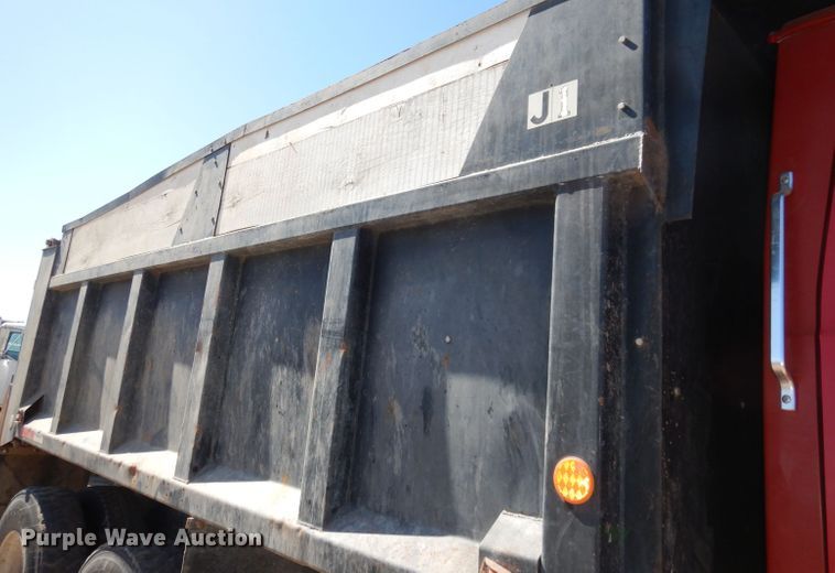 image for item DJ2886 1995 Ford L8000  dump truck