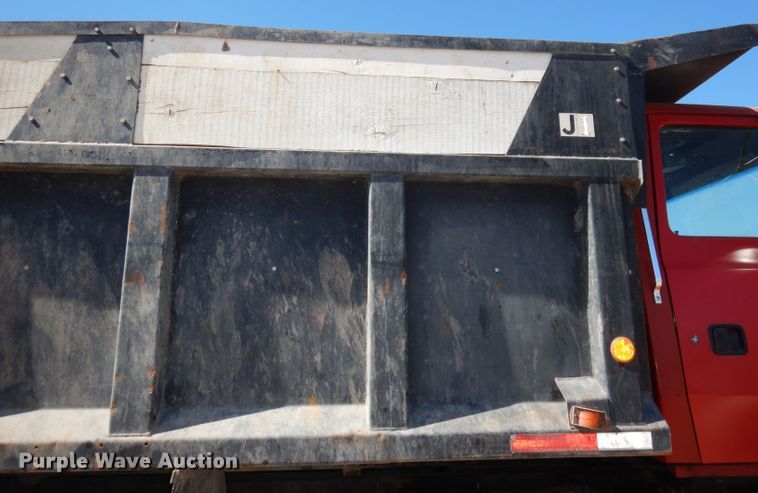 image for item DJ2886 1995 Ford L8000  dump truck