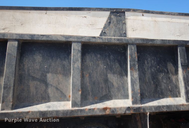 image for item DJ2886 1995 Ford L8000  dump truck