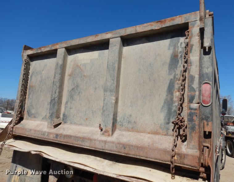 image for item DJ2886 1995 Ford L8000  dump truck