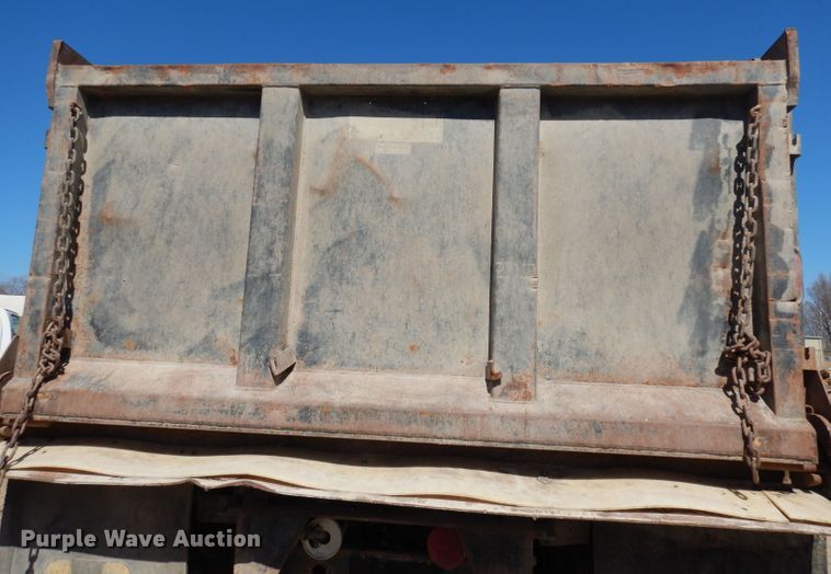 image for item DJ2886 1995 Ford L8000  dump truck