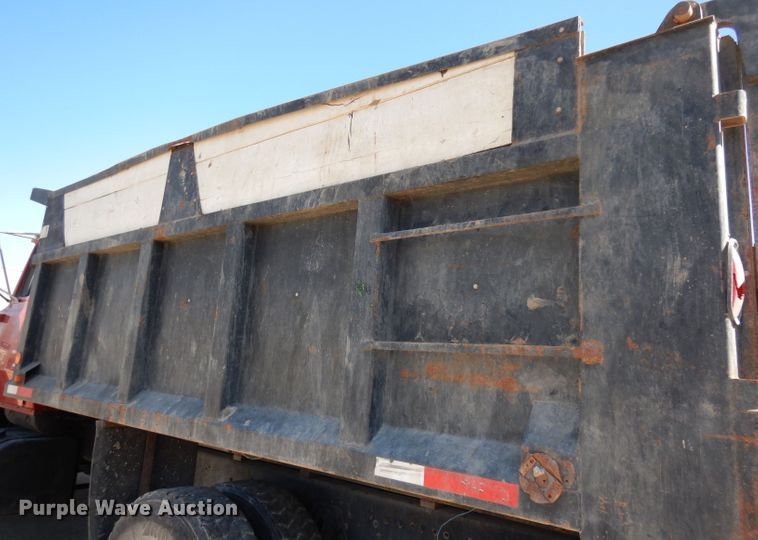 image for item DJ2886 1995 Ford L8000  dump truck