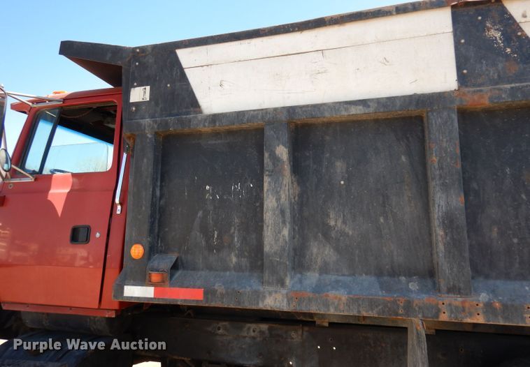 image for item DJ2886 1995 Ford L8000  dump truck