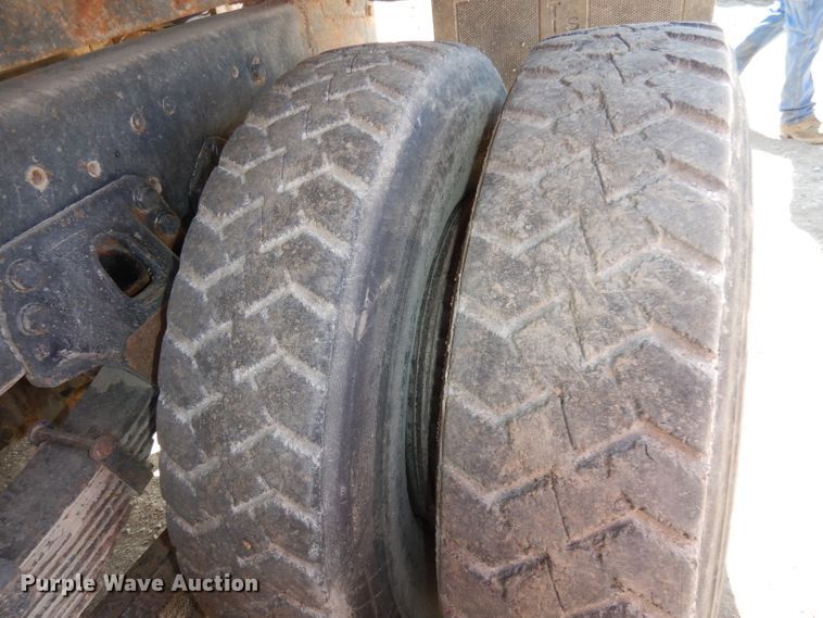 image for item DJ2886 1995 Ford L8000  dump truck