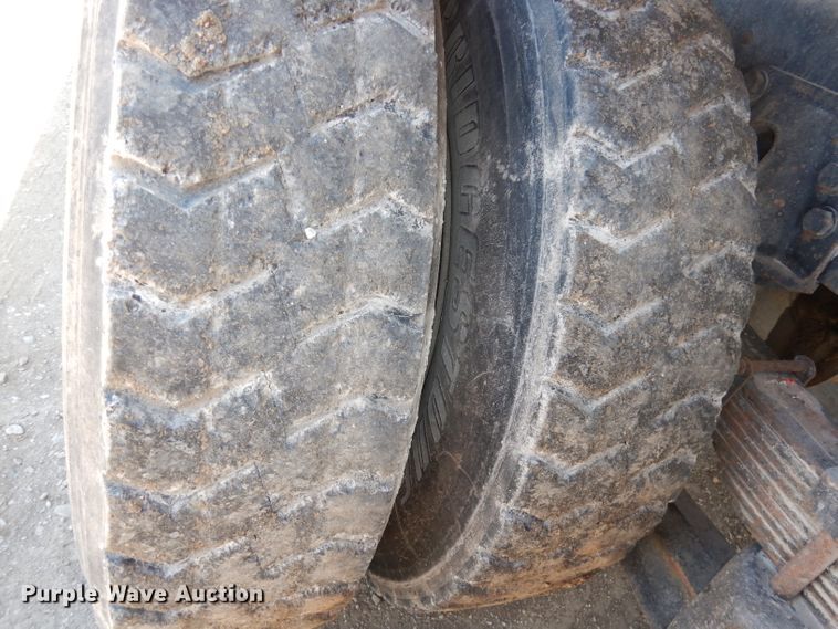 image for item DJ2886 1995 Ford L8000  dump truck