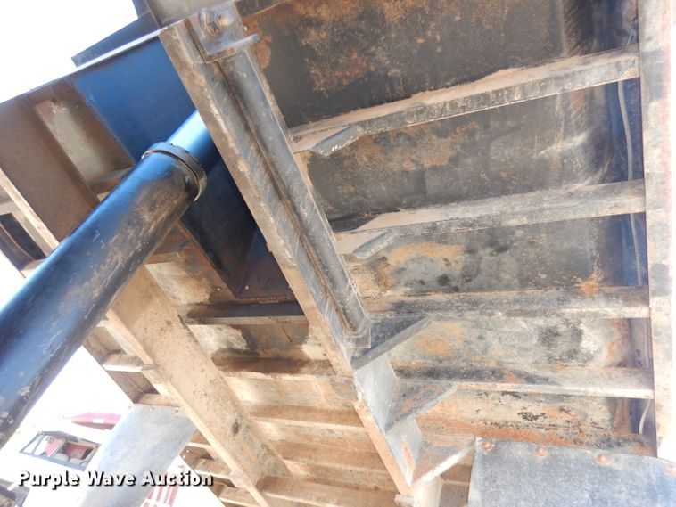 image for item DJ2886 1995 Ford L8000  dump truck