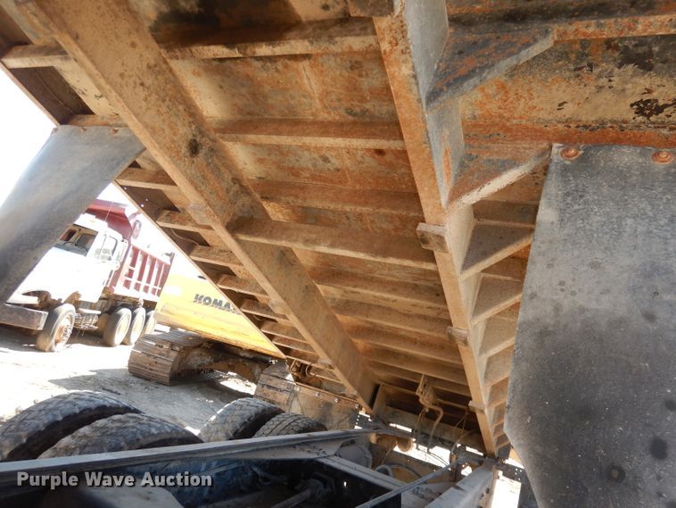 image for item DJ2886 1995 Ford L8000  dump truck