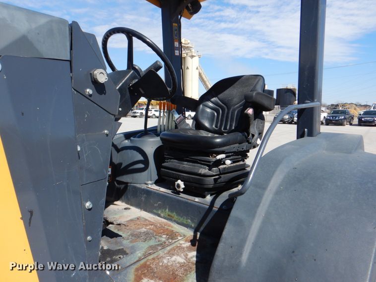 image for item DJ8709 2015 John Deere 210LEP  landscape tractor