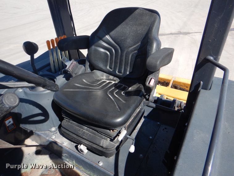 image for item DJ8709 2015 John Deere 210LEP  landscape tractor