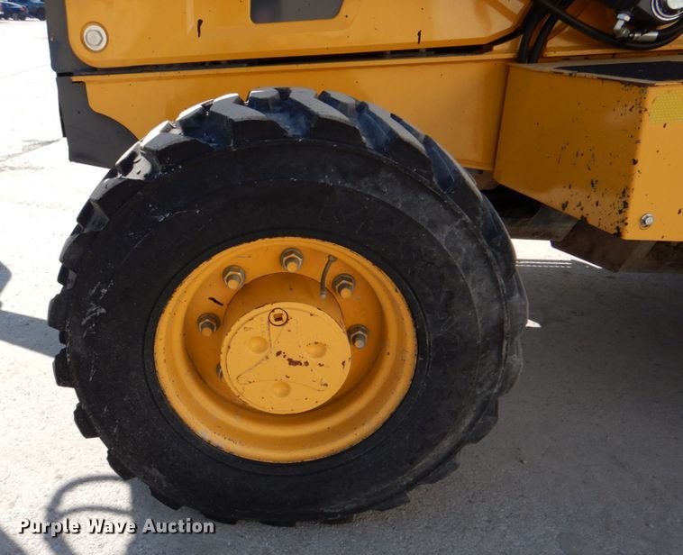 image for item DJ8709 2015 John Deere 210LEP  landscape tractor