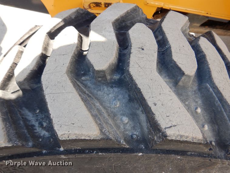 image for item DJ8709 2015 John Deere 210LEP  landscape tractor