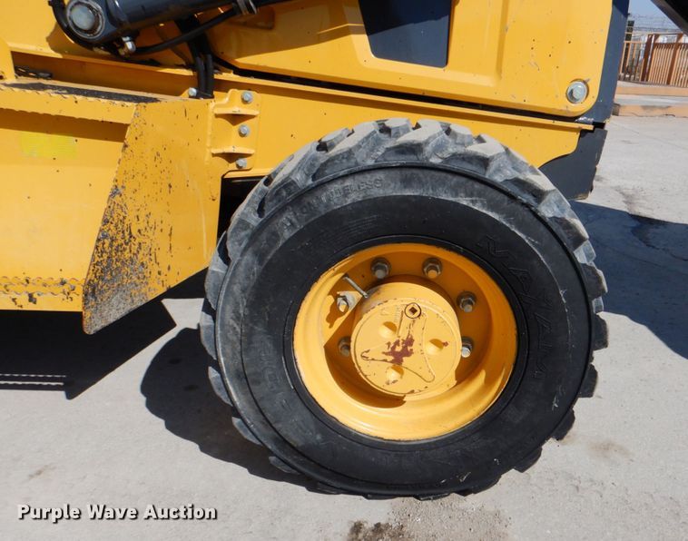 image for item DJ8709 2015 John Deere 210LEP  landscape tractor