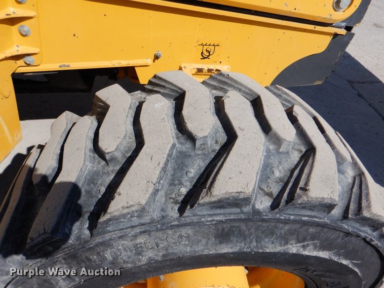 image for item DJ8709 2015 John Deere 210LEP  landscape tractor