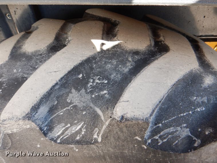 image for item DJ8709 2015 John Deere 210LEP  landscape tractor