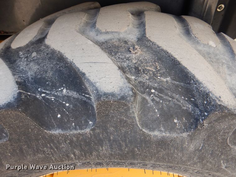 image for item DJ8709 2015 John Deere 210LEP  landscape tractor