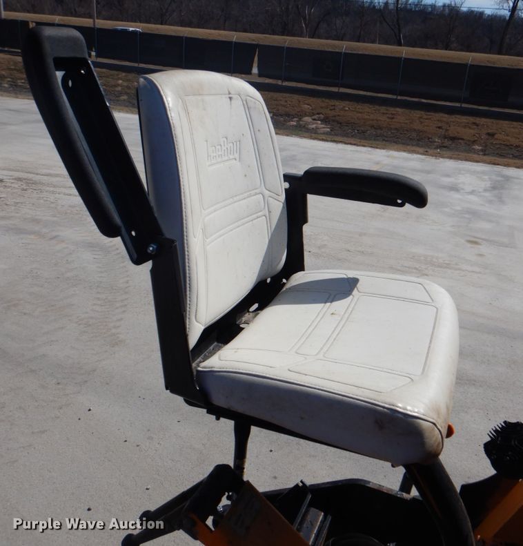 image for item DJ8711 2016 Lee Boy 8510C  paver