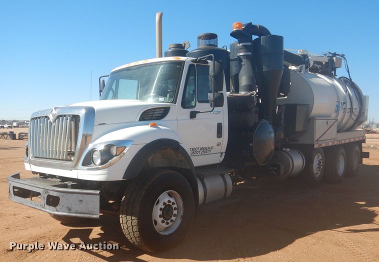 image for item DJ8828 2009 International 7600  hydrovac truck