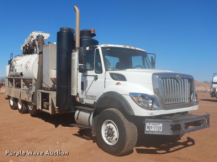 image for item DJ8828 2009 International 7600  hydrovac truck