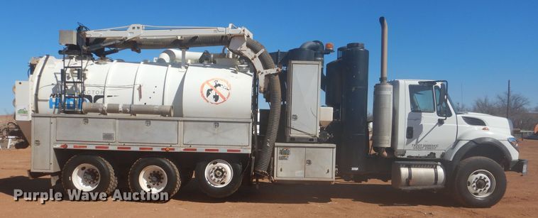 image for item DJ8828 2009 International 7600  hydrovac truck