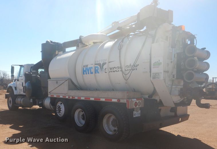 image for item DJ8828 2009 International 7600  hydrovac truck