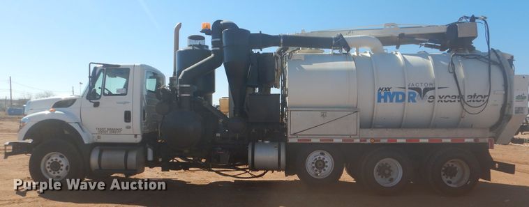 image for item DJ8828 2009 International 7600  hydrovac truck