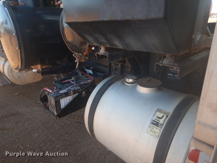 image for item DJ8828 2009 International 7600  hydrovac truck