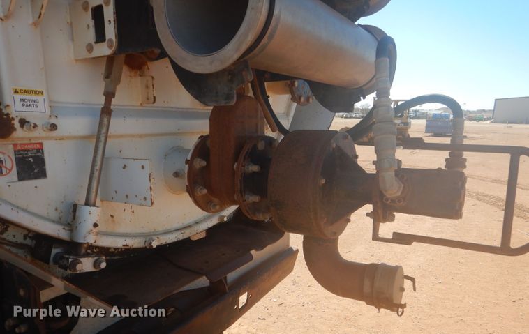 image for item DJ8828 2009 International 7600  hydrovac truck