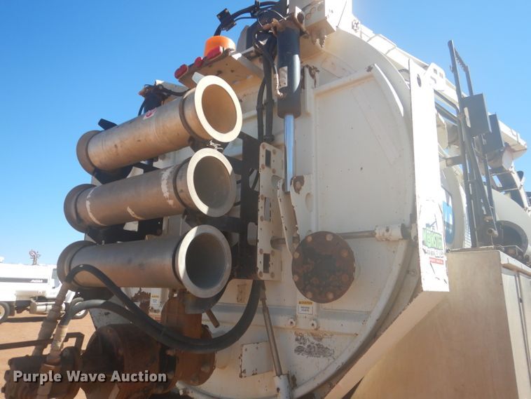 image for item DJ8828 2009 International 7600  hydrovac truck