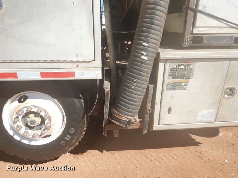 image for item DJ8828 2009 International 7600  hydrovac truck