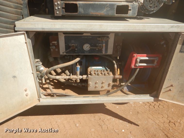 image for item DJ8828 2009 International 7600  hydrovac truck