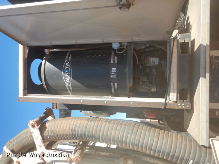 image for item DJ8828 2009 International 7600  hydrovac truck